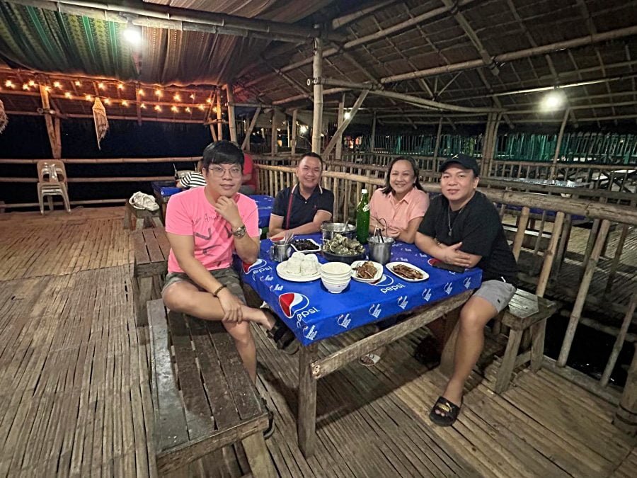 Bamboyet Talabahan Seafood Restaurant in Talisay : A Review