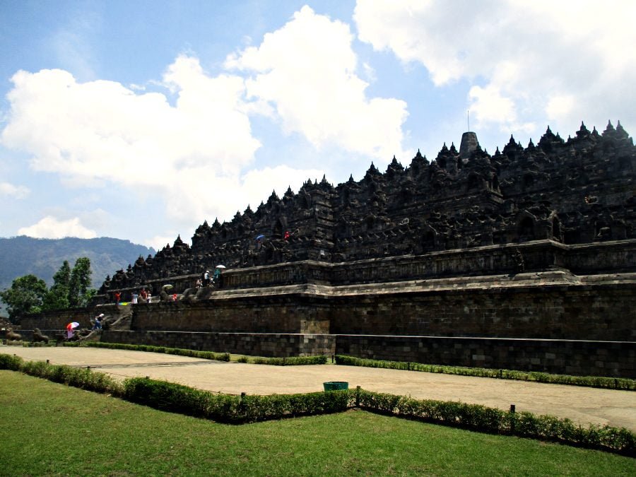 Borobudur Temple in Yogyakarta, Indonesia | Travel guide