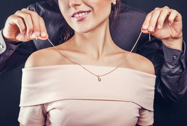 [ Valentine's Day: Tradition, Commercialization and Authenticity ] 
