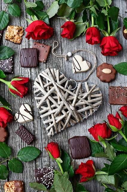 [ Valentine's Day: Tradition, Commercialization and Authenticity ] 