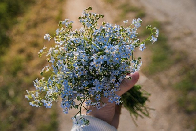  Funeral Etiquette: Supporting the Grieving with Care