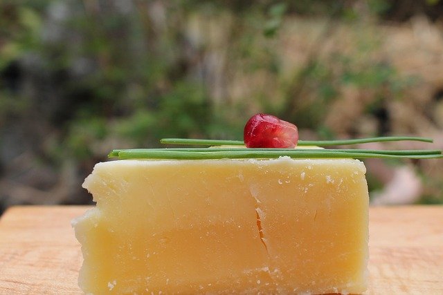 Low-Carb Cheeses I Love: Carb Facts, Benefits & Selection Tips