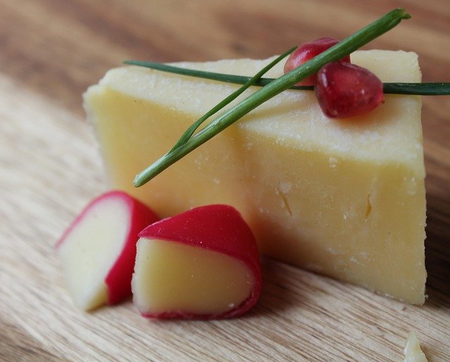 Low-Carb Cheeses I Love: Carb Facts, Benefits & Selection Tips