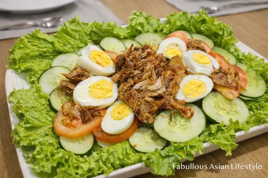 Crispy Chicken High-Protein Low-Carb Salad Recipe